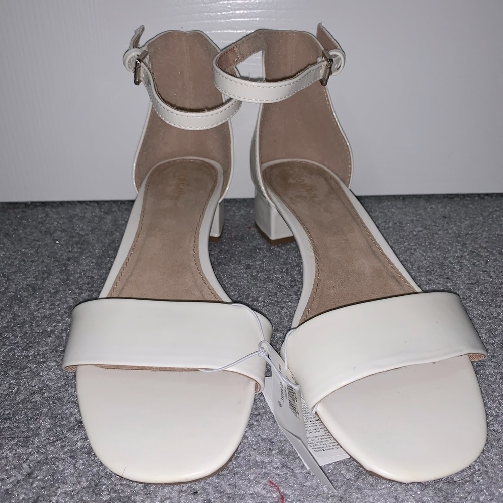 White Pumps/heels